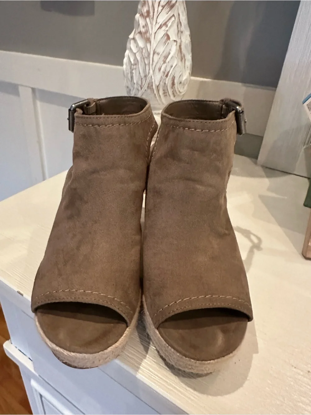 Universal Thread Suede Espadrille Wedge Sandals - Taupe size 6.5